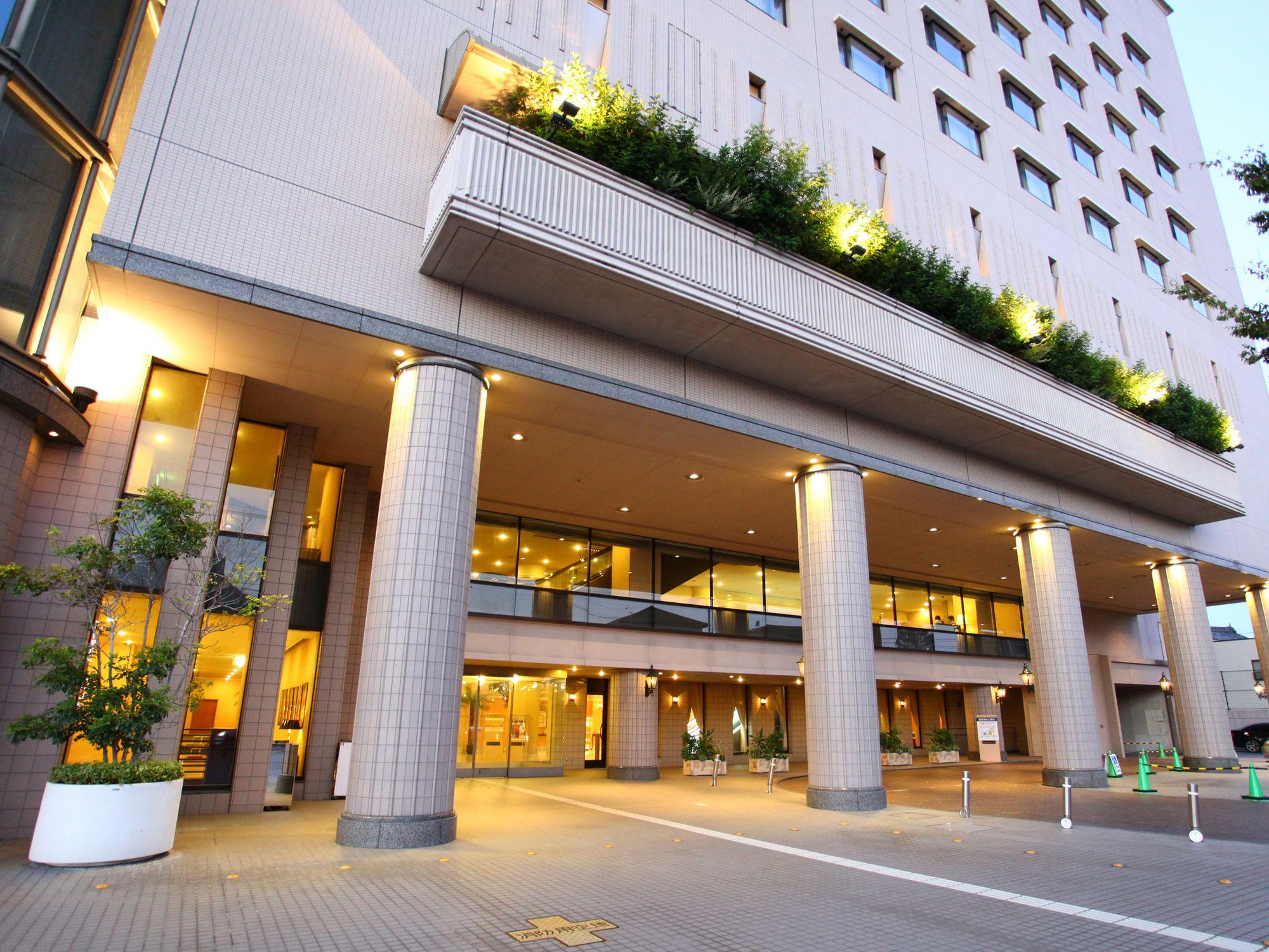 Hotel Crown Palais Chiryu Екстер'єр фото